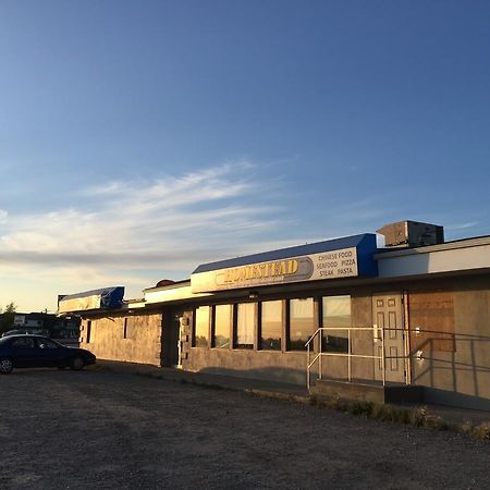 Wakiki Motel & Lounge Meadow Lake Exterior photo